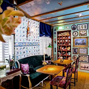 Rosalia's Menagerie Cocktail Bar & Innupstairs *** Amsterdam